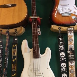 basso elettrico modello Fender Precision bass